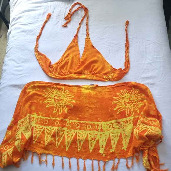 Bikini top and sarong - Picture 1 of 5